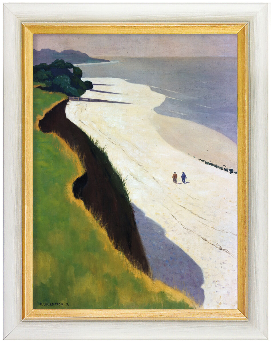 Ein Gemälde von Félix Vallotton aus dem Jahr 1913 zeigt eine Küstenlandschaft mit einer hohen Klippe und einem weißen Sandstrand. Zwei Personen sind am Strand spazieren, umgeben von grünem Gras und blauem Himmel.