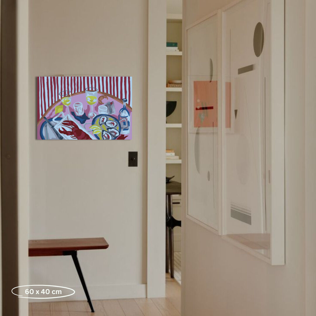 Ein modernes Malen-nach-Zahlen Bild mit dem Motiv 'Schmeckt Oysters Gut' hängt an der Wand eines hellen Raums. Das Gemälde zeigt abstrakte Darstellungen von Austern und Personen in lebhaften Farben wie Blau, Grün, Rot und Gelb.