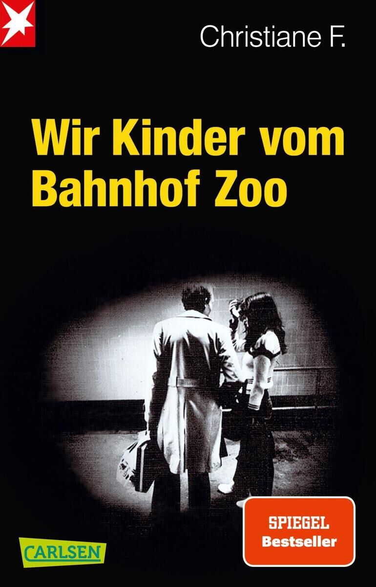 Buchumschlag von 'Wir Kinder vom Bahnhof Zoo' von Christiane F. Im Hintergrund sieht man ein Schwarz-Weiß-Bild von zwei Personen, eine davon mit einem Mantel und die andere in Freizeitkleidung. Oben rechts steht der Name der Autorin, unten links das Logo des Carlsen Verlags, und unten rechts befindet sich ein rotes 'Spiegel Bestseller' Zeichen.