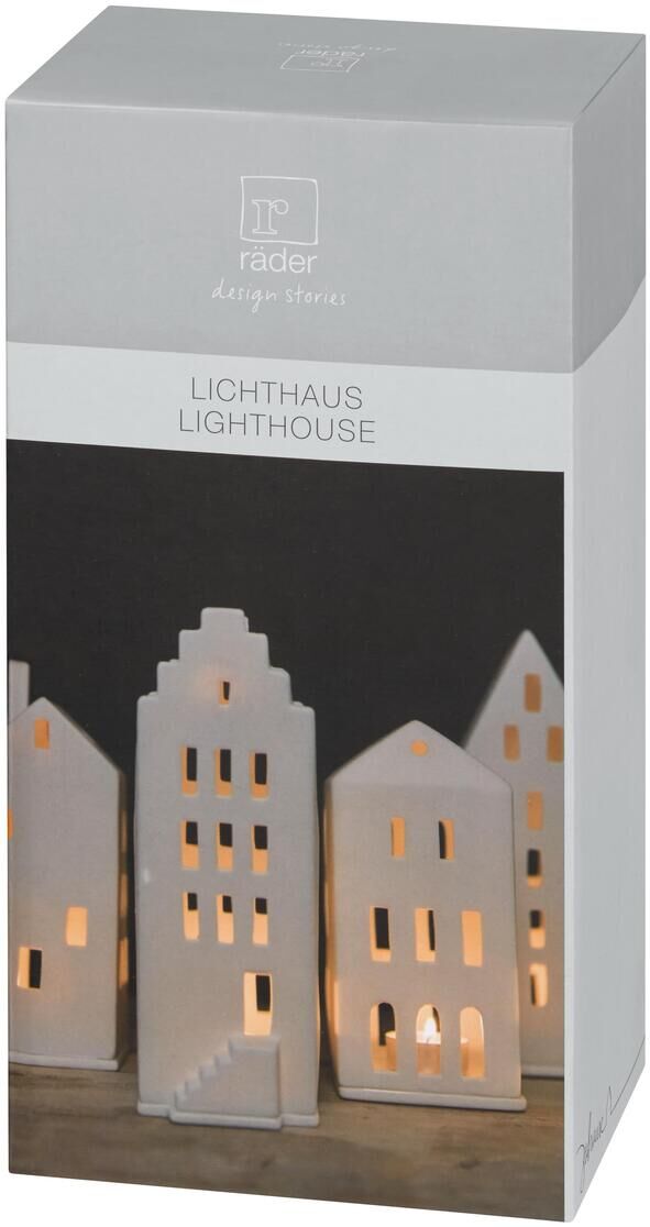 Ein Lichthaus mit Giebeldach aus Keramik, das als stimmungsvolle Beleuchtung im Innenraum dient. Das Produkt wird in einer weiß-grauen Verpackung mit transparentem Fenster gezeigt. Mehrere Lichthäuser in unterschiedlichen Hausformen sind beleuchtet und schaffen ein gemütliches Ambiente.