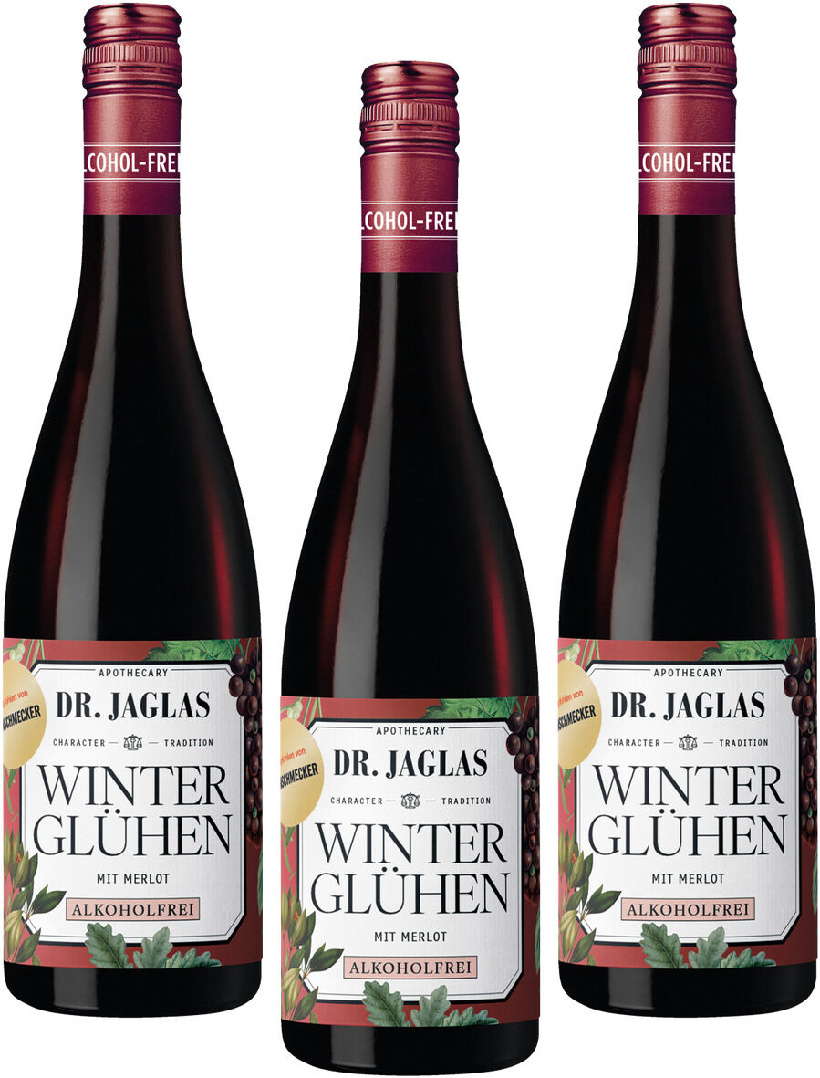 Drei Flaschen alkoholfreier Winzerglühwein Winterglühen Merlot der Marke Dr. Jaglas stehen nebeneinander vor weißem Hintergrund. Die Flaschen sind dunkel mit weißen Etiketten, dekoriert mit goldenen und grünen Akzenten, und zeigen einen eleganten, festlichen Look.