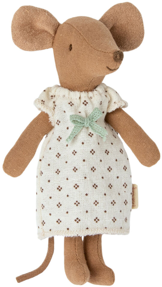 Handgemachte Maus-Puppe in einer kleinen Streichholzschachtel, gekleidet in einem weißen Kleid mit kleinen braunen Mustern und einer grünen Schleife.