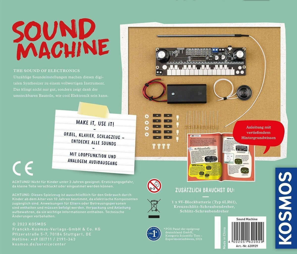 Verpackung eines Sound Machine Produkts von Kosmos, die einen DIY-Bausatz zur Erstellung von elektronischen Klängen und Schlagzeug-Sounds zeigt. Enthalten sind verschiedene elektronische Bauteile, wie Platinen, Drähte und Lautsprecher. Die Verpackung ist grün und enthält rote und weiße Schriftzüge.