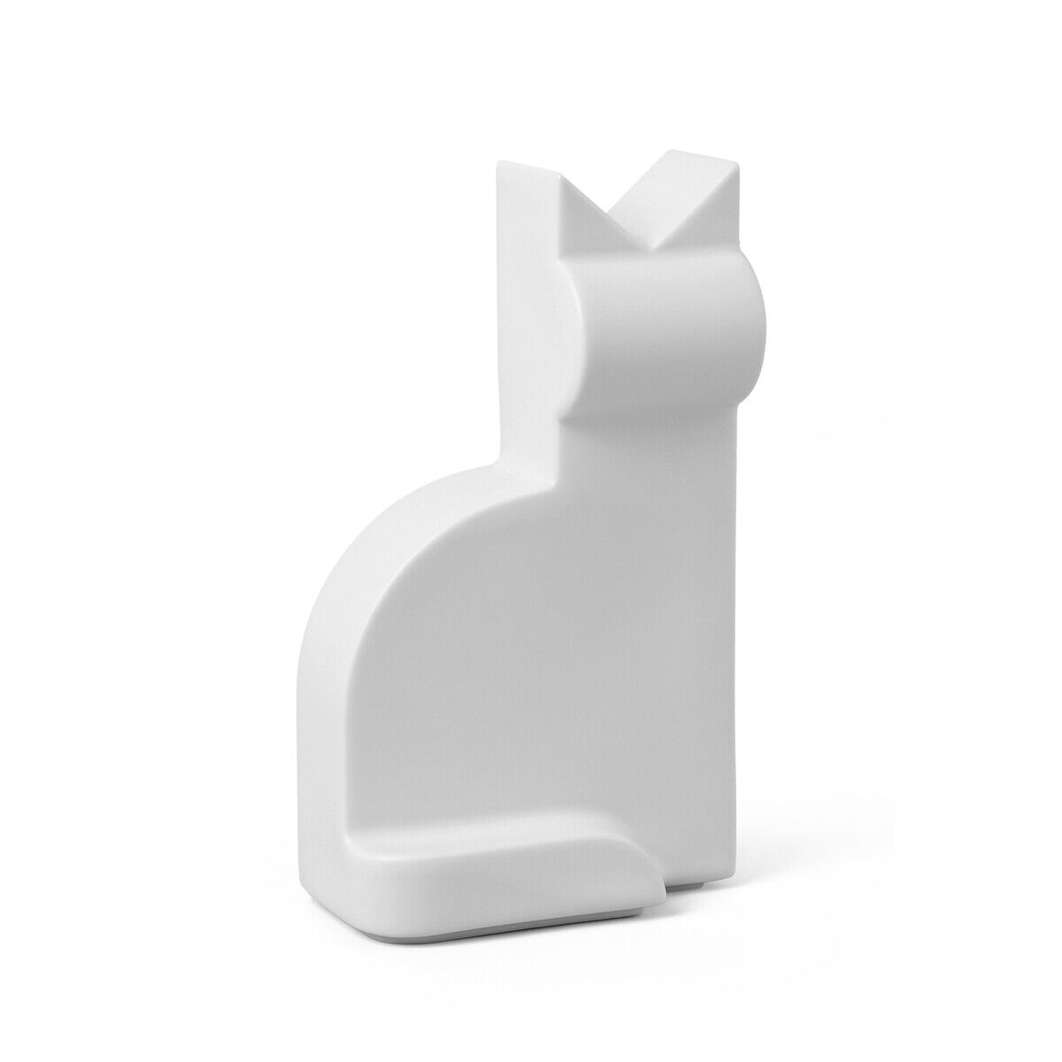 Eine minimalistische Porzellanfigur in Form einer sitzenden Katze, komplett in Weiß gestaltet, auf einem weißen Hintergrund.