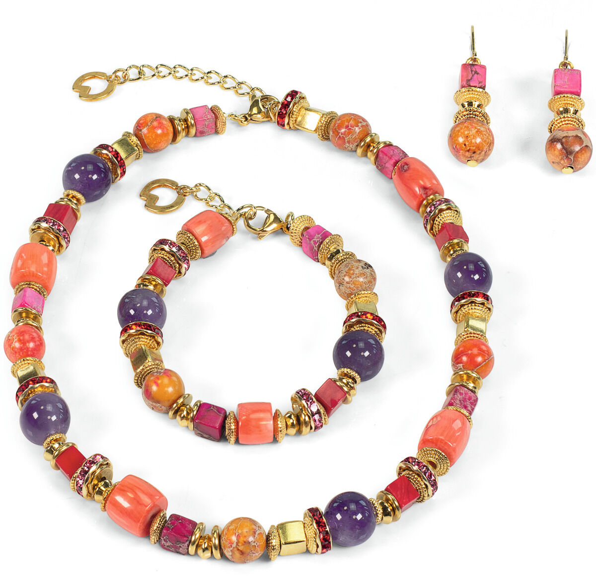 Ein farbenfrohes Schmuckset von Petra Waszak namens »Tamika«, bestehend aus Halskette, Ohrringen und Armband. Die Schmuckstücke sind mit bunten Perlen in Pink, Lila, Orange und goldfarbenen Elementen gestaltet.