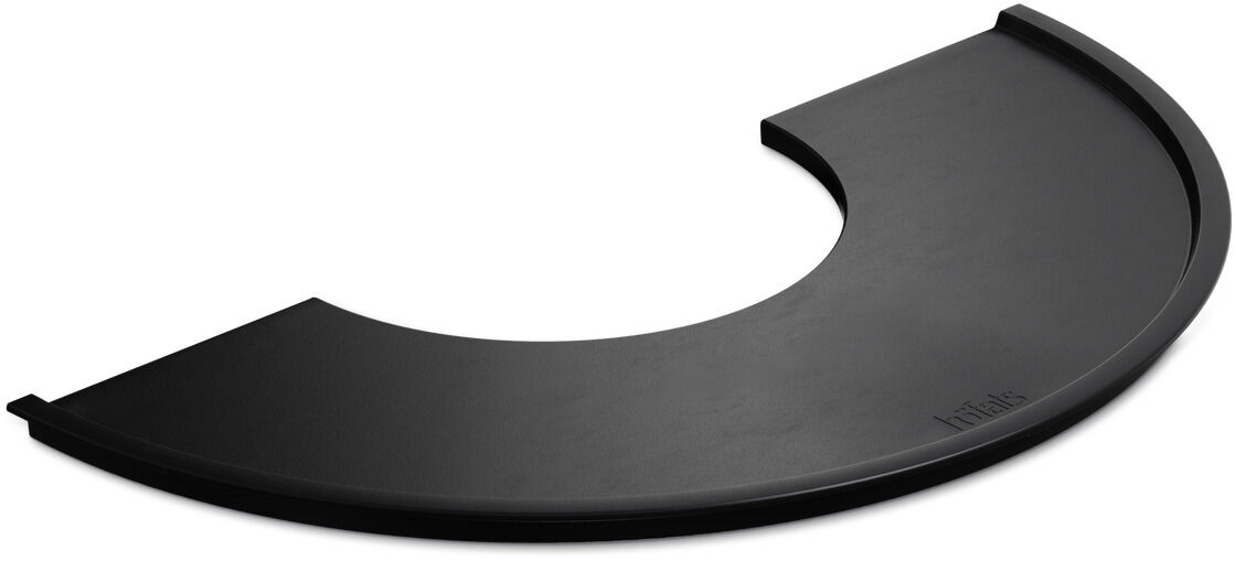 »BOWL 57« Plancha-Grillset hoch: Halbkreisförmige, schwarze Grillplatte aus Gusseisen mit leicht erhöhtem Rand. Eignet sich ideal für Outdoor-Kochen und Grillen.