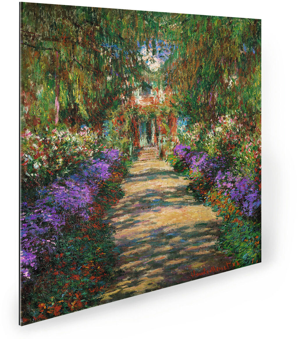 Ein Gemälde von Claude Monet zeigt einen Garten in Giverny mit einem zentralen Weg, umgeben von üppigem grünen Laub und bunten Blumen in Blau, Lila und Pink, die zur mittleren Ferne führen.