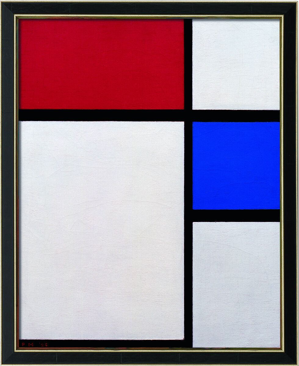 Ein gerahmtes Kunstwerk von Piet Mondrian mit dem Titel 'Komposition No. II, mit Rot und Blau' aus dem Jahr 1929. Das Bild zeigt eine abstrakte Komposition aus roten, blauen, weißen und schwarzen rechteckigen Formen.