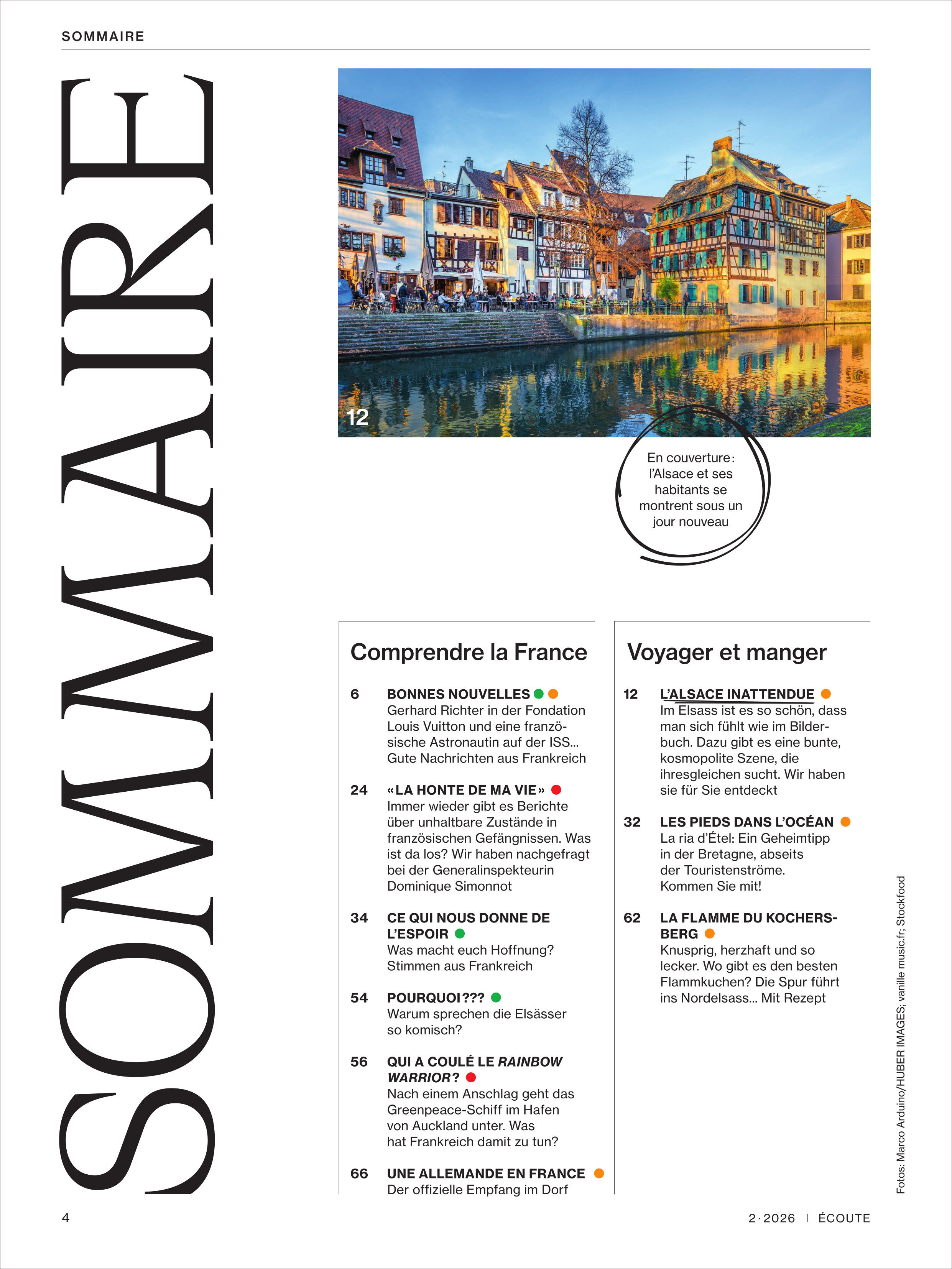 Detailreich gestaltetes Inhaltsverzeichnis einer Französisch-Zeitschrift mit großem vertikalen Schriftzug 'SOMMAIRE' am linken Rand, einer farbigen Fotografie einer französischen Stadt mit Fachwerkhäusern am Wasser oben, sowie klar gegliederten Textboxen zu Themen wie Frankreich, Essen und Reisen.