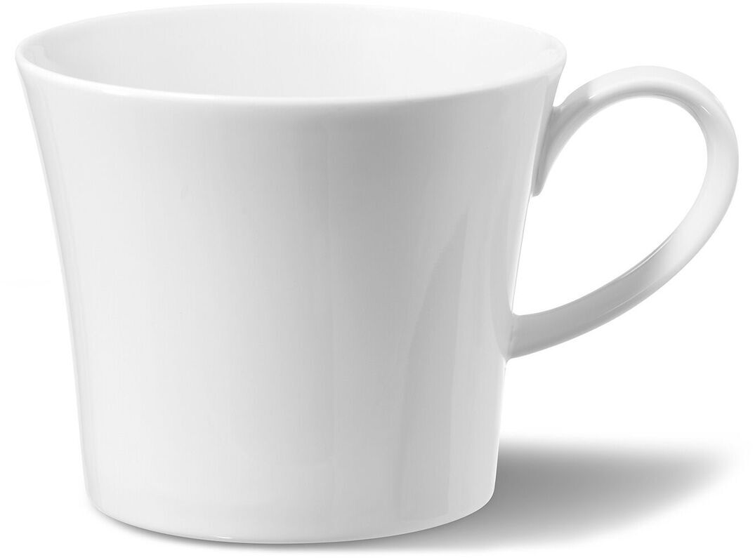 Ein schlichtes und elegantes Bild einer Frühstückstasse der Marke »Berlin« von KPM. Die Tasse ist weiß und hat ein minimalistisches, modernes Design.