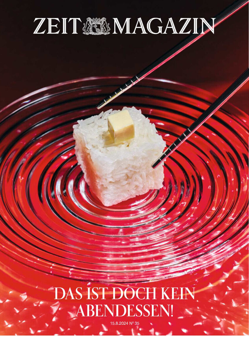 Titelbild des ZEIT Magazins Ausgabe 35/2024, zeigt ein Stück Tofu mit Butterwürfel und Essstäbchen auf einem roten Teller