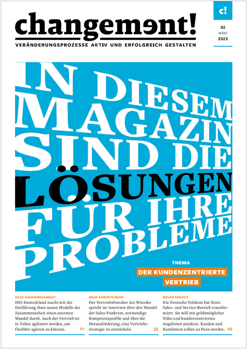 Titelbild des Magazins 'changement Ausgabe 02/2023' mit dem Thema 'Der kundenzentrierte Vertrieb'. Große weiße und türkisfarbene Schrift dominiert das Cover, während das Thema in einem orangefarbenen Kasten hervorgehoben wird.
