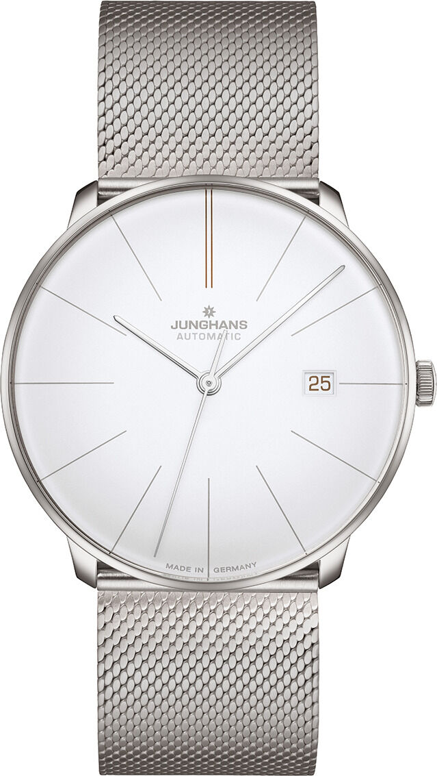 Eine Junghans-Uhr der ZEIT-Sonderedition »Meister fein Automatic« mit silbernem Edelstahlarmband und einem weißen Zifferblatt. Die Uhr zeichnet sich durch ein minimalistisches Design mit schlanken Zeigern und einer Datumsanzeige aus.