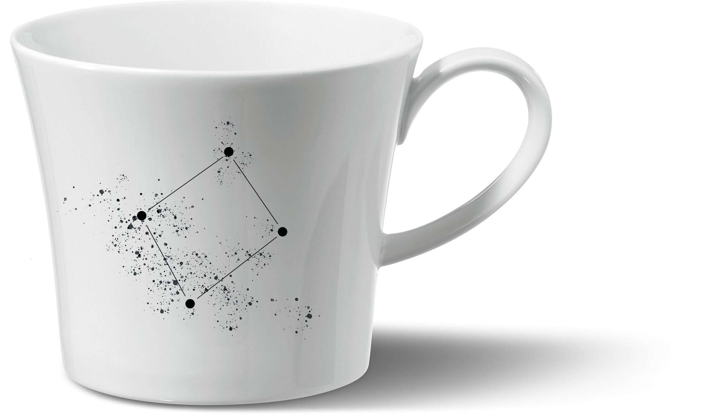 Eine weiße Frühstückstasse der ZEIT-Sonderedition »Berlin« mit einem modernen schwarzen Sternzeichen-Design und der Aufschrift »DIE ZEIT«.