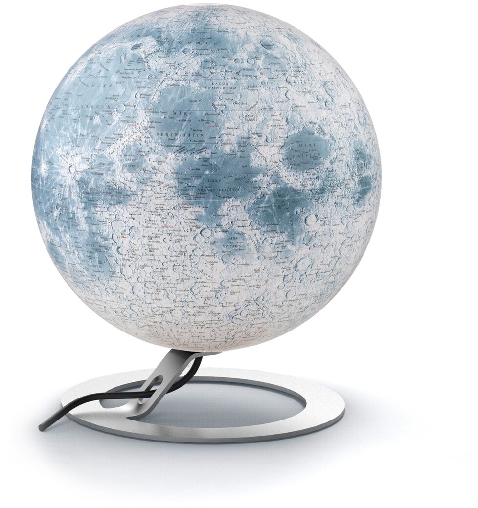 Ein Leuchtglobus von National Geographic, der den Mond darstellt. Der Globus zeigt detaillierte Oberflächenstrukturen des Mondes und ist auf einer schrägen, rotierenden Basis montiert. Das Design ist in Grautönen und Weiß gehalten, mit verschiedenen Schattierungen von Blau, die die Topographie hervorheben.