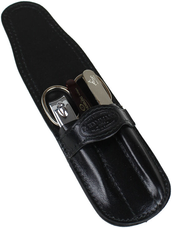 Schwarzes Maniküreset aus Kalbleder, enthaltend Nagelpflegewerkzeuge wie Nagelfeile, Nagelschere und Nagelknipser in einem eleganten Etui.