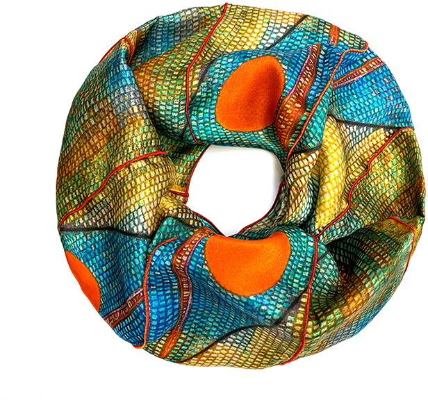 Ein bunter Rundschal mit einem abstrakten, geometrischen Muster inspiriert von Paul Klee's Werk »Ad Parnassum«. Der Schal zeigt leuchtende Farben wie Grün, Blau, Orange, Gelb und Rot. Ein stilvolles und hochwertiges Accessoire für verschiedene Anlässe.