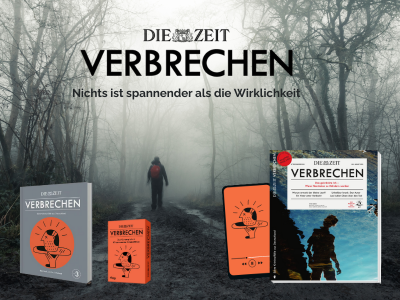 Werbebild für ZEIT VERBRECHEN mit einer Person, die einen dunklen, nebligen Waldweg entlanggeht, sowie mehreren abgebildeten ZEIT VERBRECHEN-Produkten wie Magazin, Buch und Kartenspiel.