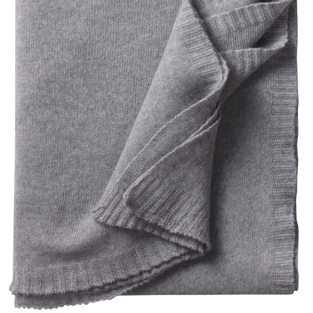 Die Abbildung zeigt eine zusammengelegte, hochwertige Kaschmirstola namens "Donna" in Graumelange. Das edle Material wirkt weich und luxuriös, die Stola hat eine feine Strickstruktur und gerippte Kanten. Ein Teil ist dekorativ umgeschlagen und zeigt die Innenseite.