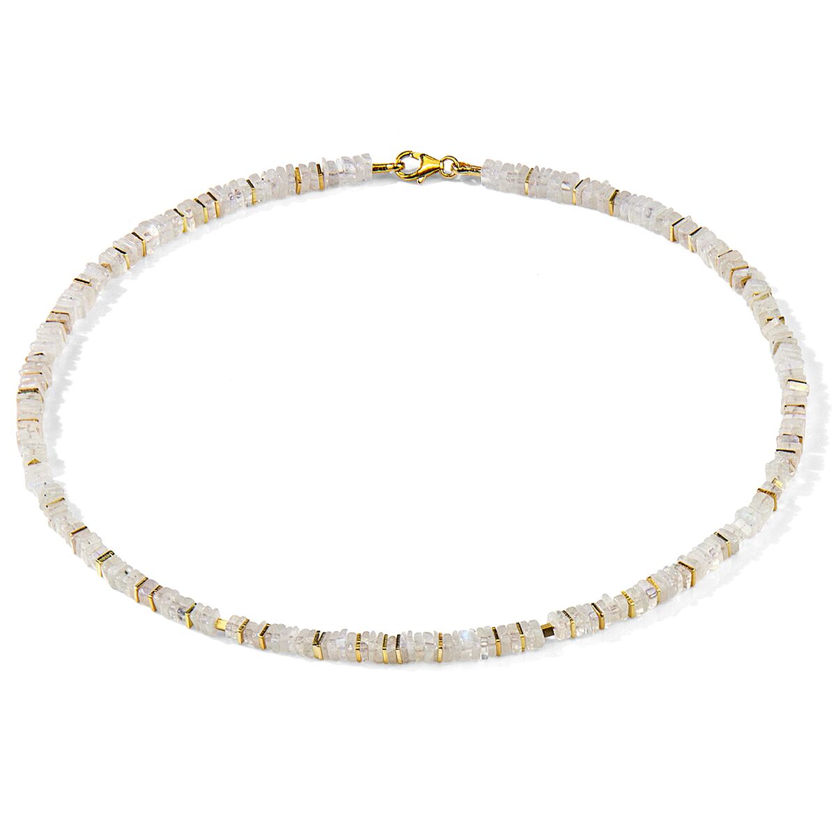 Abbildung einer eleganten Damenhalskette namens »Sophie«, gefertigt aus weißen Perlen und kleinen goldfarbenen Zwischenelementen, mit einem goldfarbenen Verschluss. Die Kette liegt als geschlossener Kreis auf weißem Hintergrund.