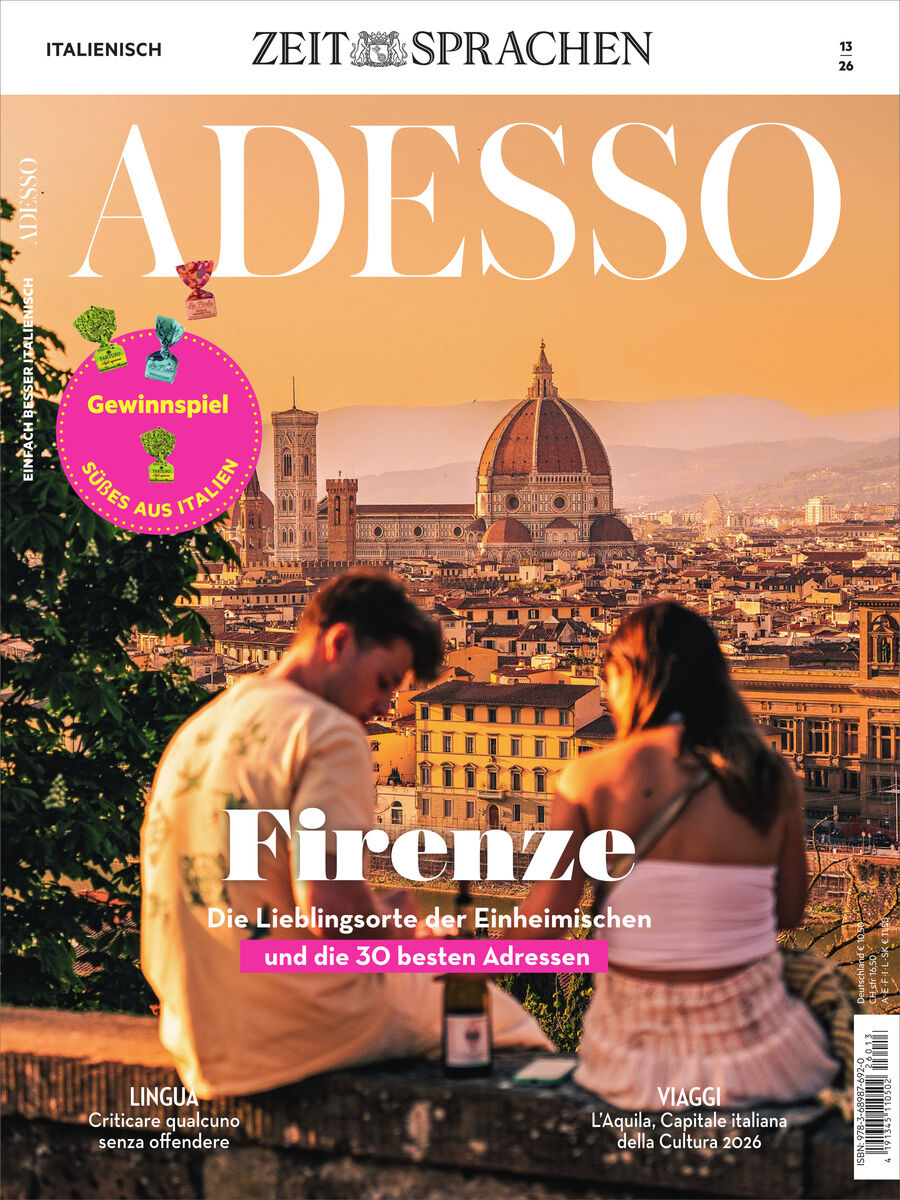 Titelblatt des italienischen Sprachmagazins ADESSO von ZEIT SPRACHEN, Ausgabe 13/26. Vor orangefarbenem Himmel blickt ein Paar von einer Terrasse auf Florenz mit Domkuppel. Große Überschrift „Firenze“, darunter „Die Lieblingsorte der Einheimischen und die 30 besten Adressen“; pinker Gewinnspiel-Sticker.