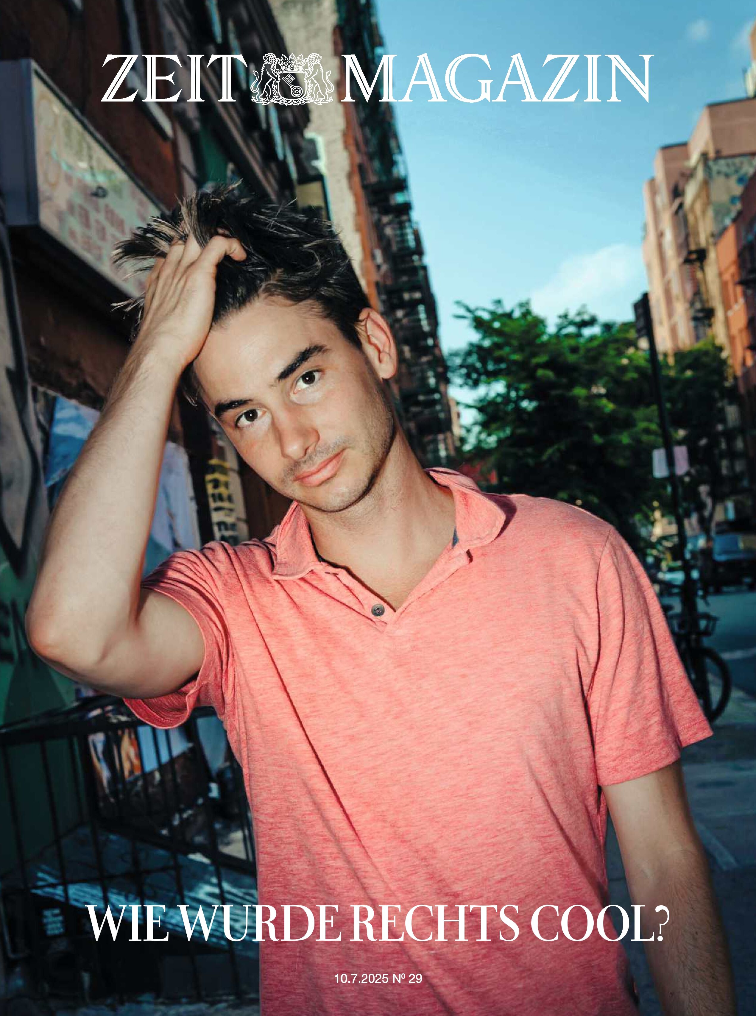 Titelbild des ZEIT Magazins Ausgabe 29/2025 mit einem jungen Mann in einem rosa Poloshirt, der seine Hand durch das Haar fährt. Der Hintergrund zeigt eine urbane Straßenszene mit Gebäuden, Bäumen und teils unscharfen Elementen. Oben ist das ZEIT Magazin-Logo, unten der Titel 'Wie wurde rechts cool?' sowie das Datum 10.7.2025 Nr. 29.