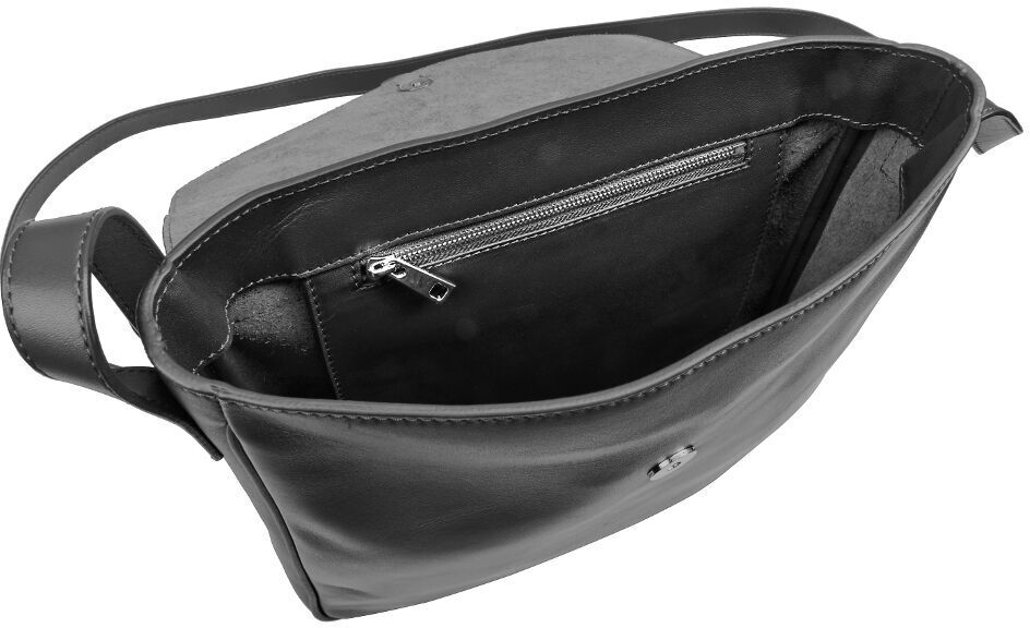 Offene Satteltasche aus Leder in Schwarz mit verstellbarem Gurt. Innenfach mit Reißverschluss und zusätzlichem Platz.