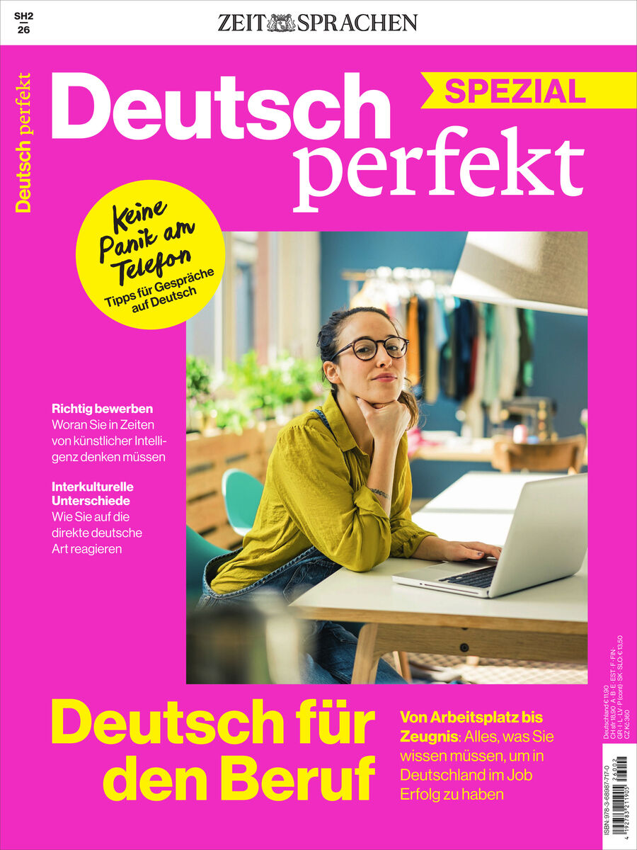 Titelblatt des Magazins "Deutsch perfekt Spezial" von Spotlight Verlag, im Fokus eine junge Frau am Schreibtisch mit Laptop. Große gelbe und weiße Schrift: "Deutsch für den Beruf". Gelber Kreis mit Tipp zur Telefonkommunikation, freundliche, moderne Gestaltung.