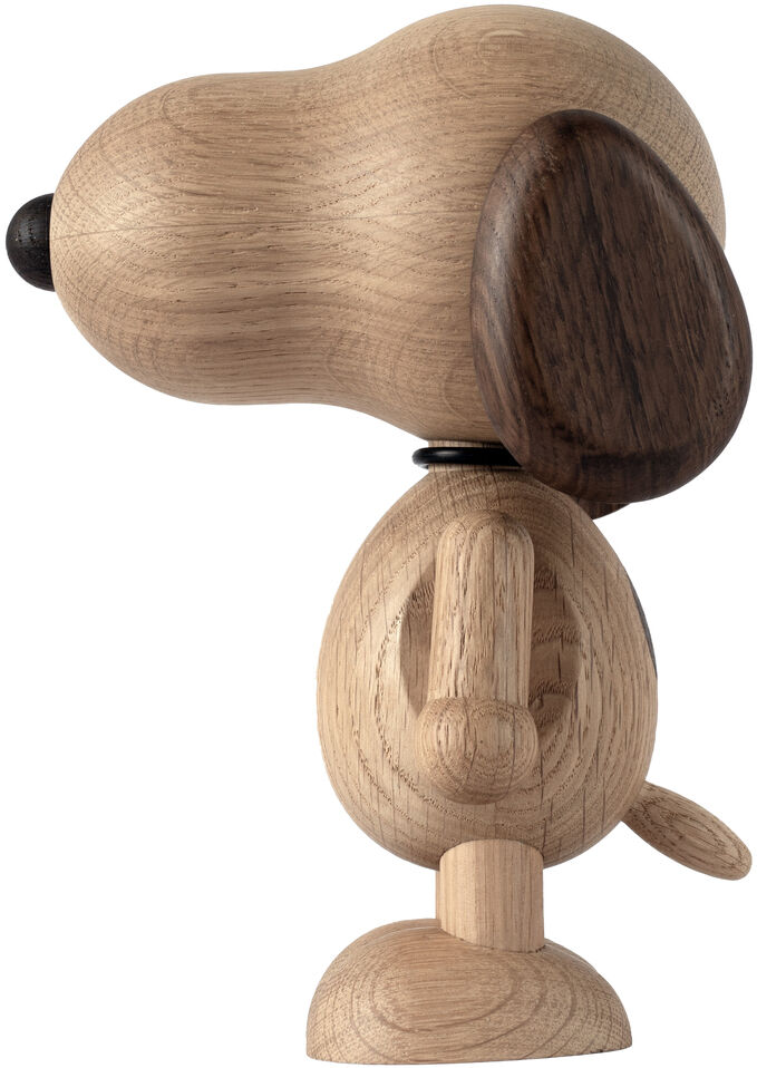 Holzfigur in Form von Snoopy aus den Peanuts, dargestellt in naturbelassenen Holztönen. Die Figur zeigt Snoopy in bekannter Form und besteht aus hochwertigem Holzmaterial. Geeignet als Dekoration oder Geschenk.