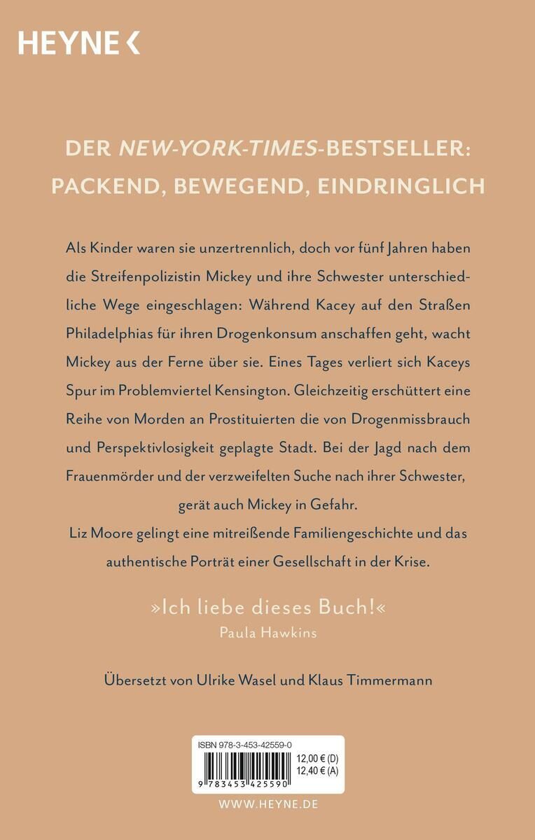 Rückseite des Buches 'Moore, L: LONG BRIGHT RIVER'. Das Buch enthält eine Beschreibung mit beige Hintergrund, schwarze Schrift und eine Rezension von Paula Hawkins. Unten rechts stehen die Übersetzer, Ulrike Wasel und Klaus Timmermann.