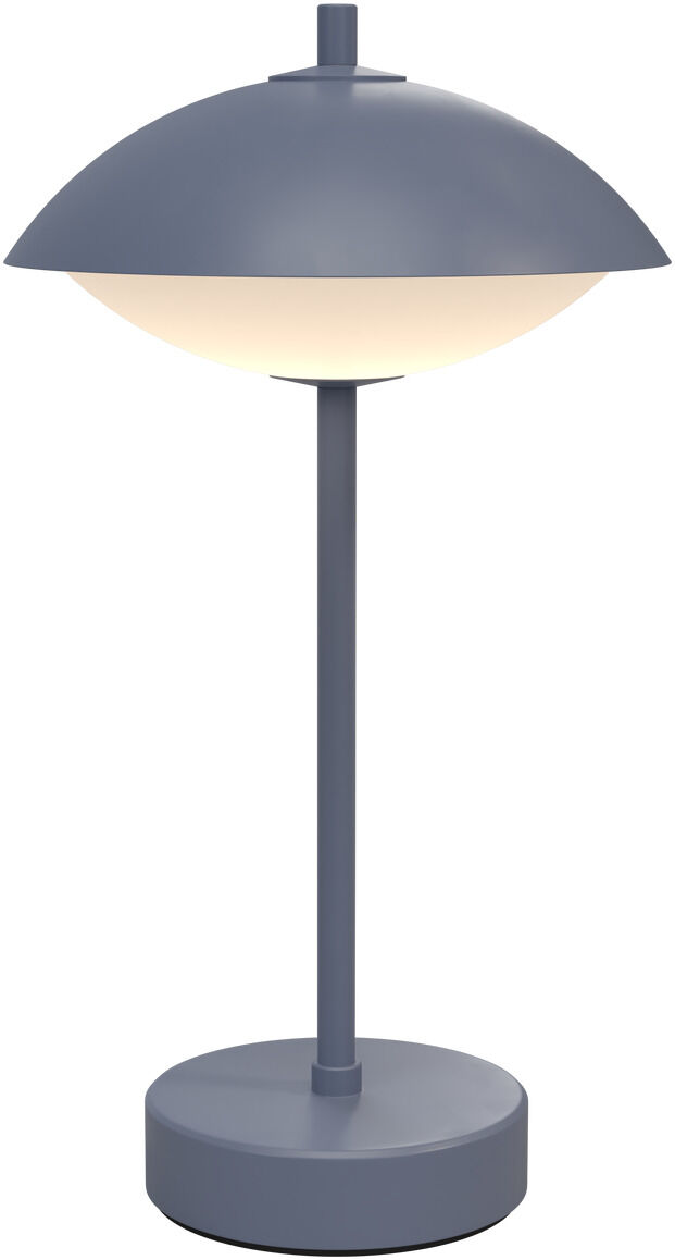 Eine tragbare Tischlampe »Clam™« von Fritz Hansen in sanftem Blau mit weiß leuchtender Lichtfläche. Minimalistisches, rundes Design: flacher, gewölbter Lampenschirm, schlanker Stab und runder Fuß. Die Lampe wirkt modern, hochwertig und passt gut in stilvolle, zeitgemäße Wohnräume.