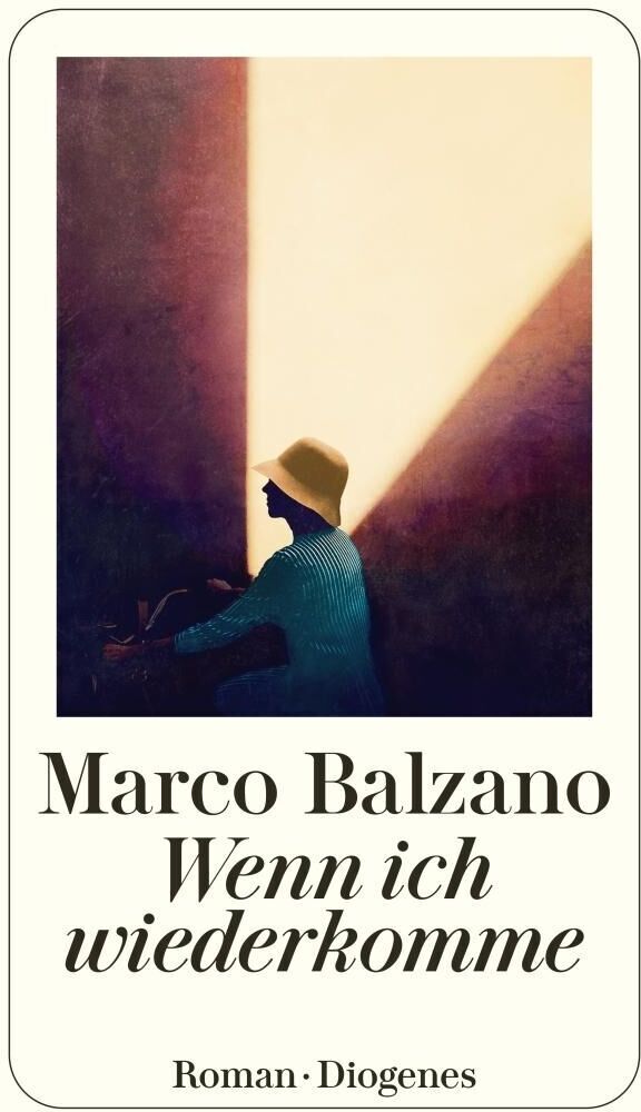 Das Buchcover von 'Wenn ich wiederkomme' von Marco Balzano zeigt eine stilisierte Silhouette einer Person mit Hut vor einem abstrakt gehaltenen farbigen Hintergrund. Oben und unten auf dem Cover sind der Titel des Buches und der Name des Autors in schwarzen Buchstaben auf weißem Hintergrund zu sehen. Das Buch erscheint im Diogenes Verlag.