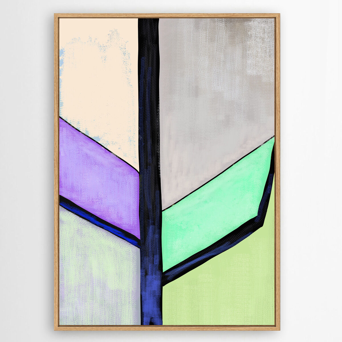 Abstraktes Leinwandbild in Pastellfarben mit geometrischen Flächen in Creme, Grau, Violett, Grün und Schwarz, gerahmt in hellem Holz, vor weißem Hintergrund. Ideal als moderne Wanddekoration für Wohnräume oder Büros.