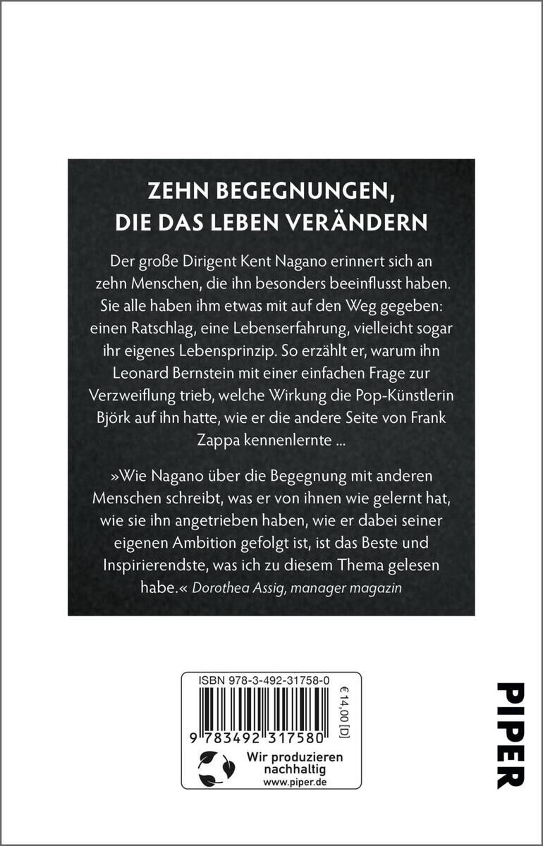 Das Buch 'Nagano, K: 10 Lessons of my Life' vom Piper Verlag hat eine schwarze und weiße Gestaltung mit grünem Akzent. Auf dem Cover steht ein Zitat und es ist ein ISBN-Code sowie ein Label für nachhaltige Produktion sichtbar.