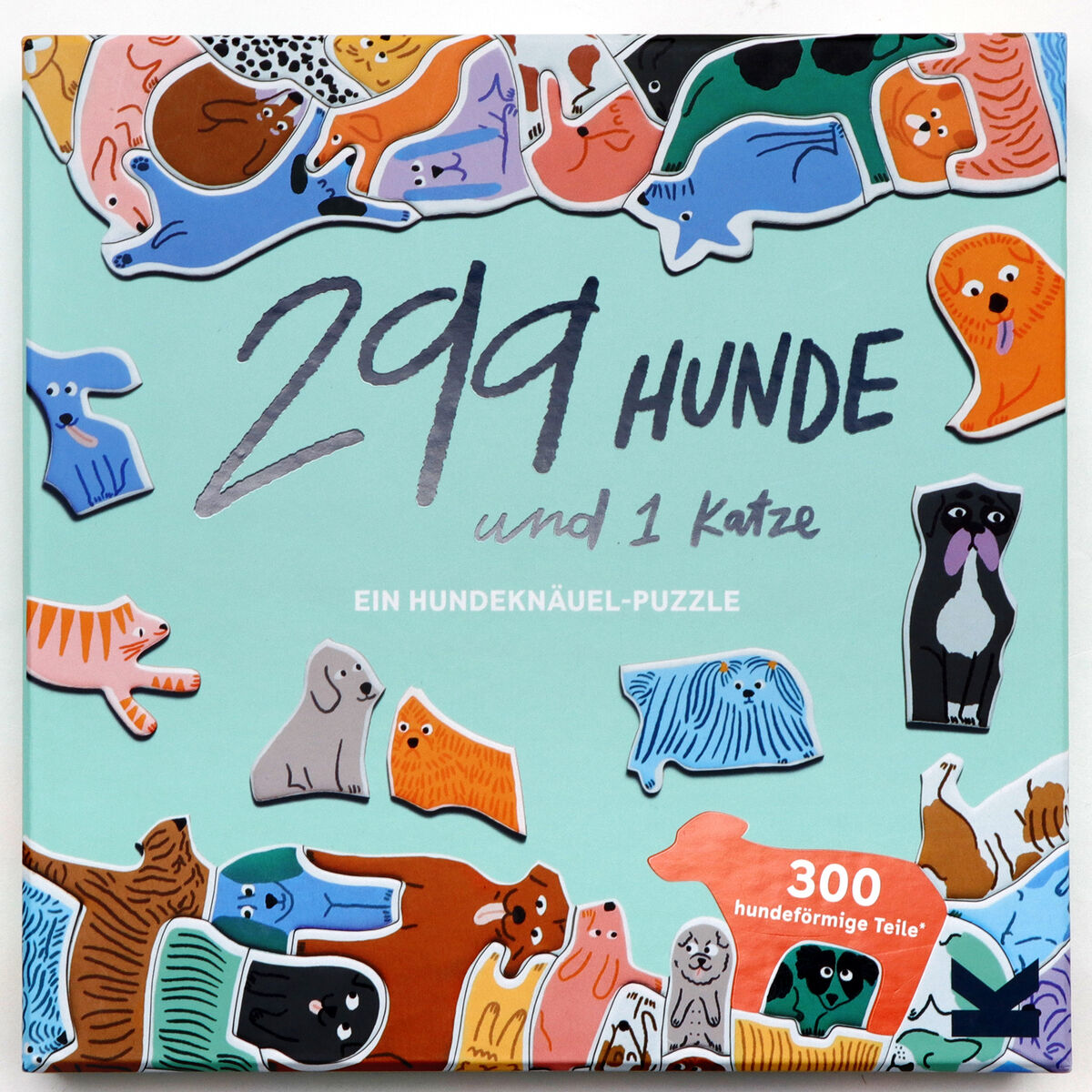Das Puzzle »299 Hunde und 1 Katze« zeigt zahlreiche bunte Hundemotiven und eine versteckte Katze auf einer hellgrünen Schachtel. Es besteht aus 300 Puzzleteilen und ist ein großartiges Geschenk für Tierliebhaber und Puzzle-Fans.
