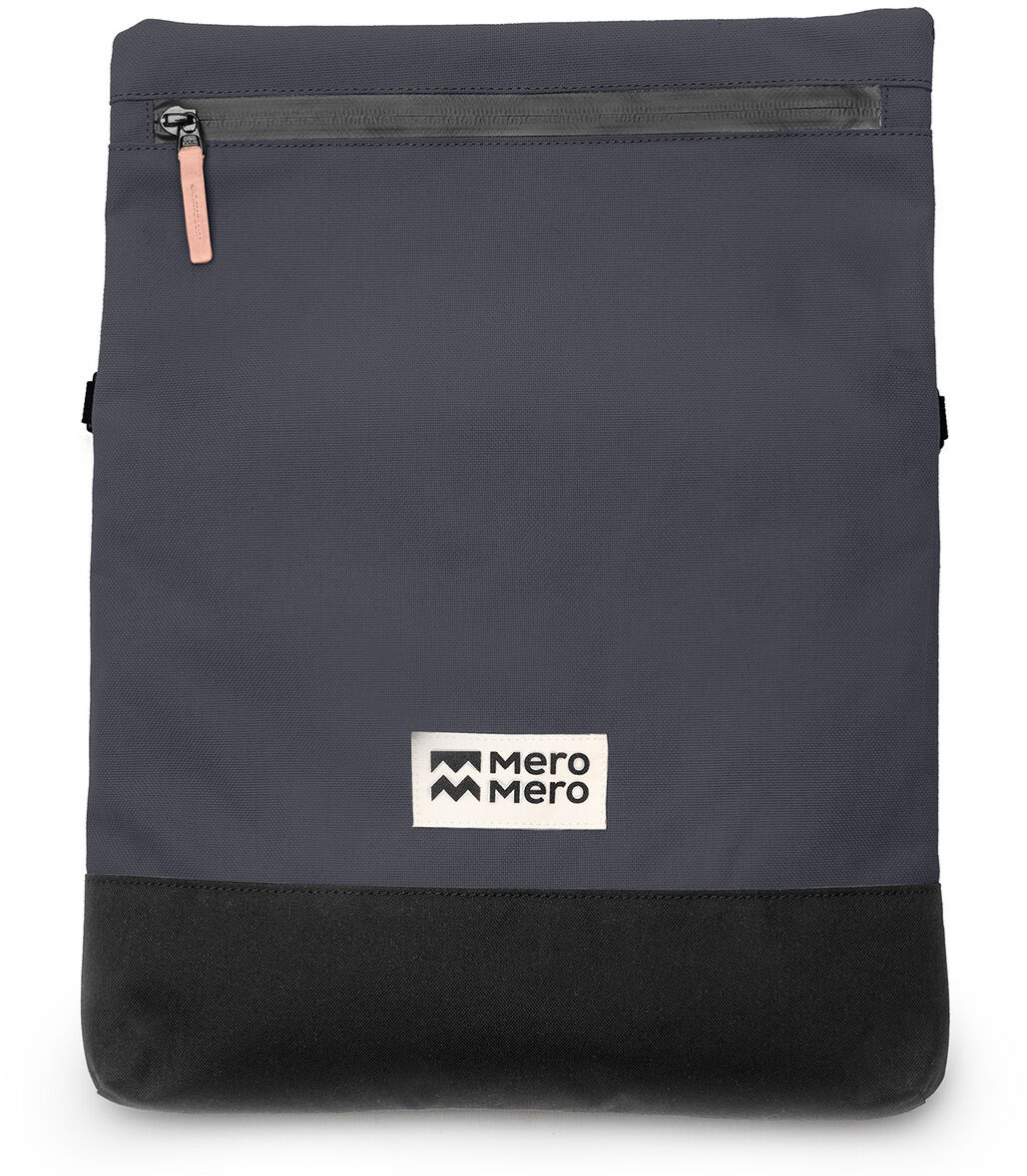 Eine stilvolle graue und schwarze Tasche mit Reißverschluss und einem Mero Mero Logo auf der Vorderseite.