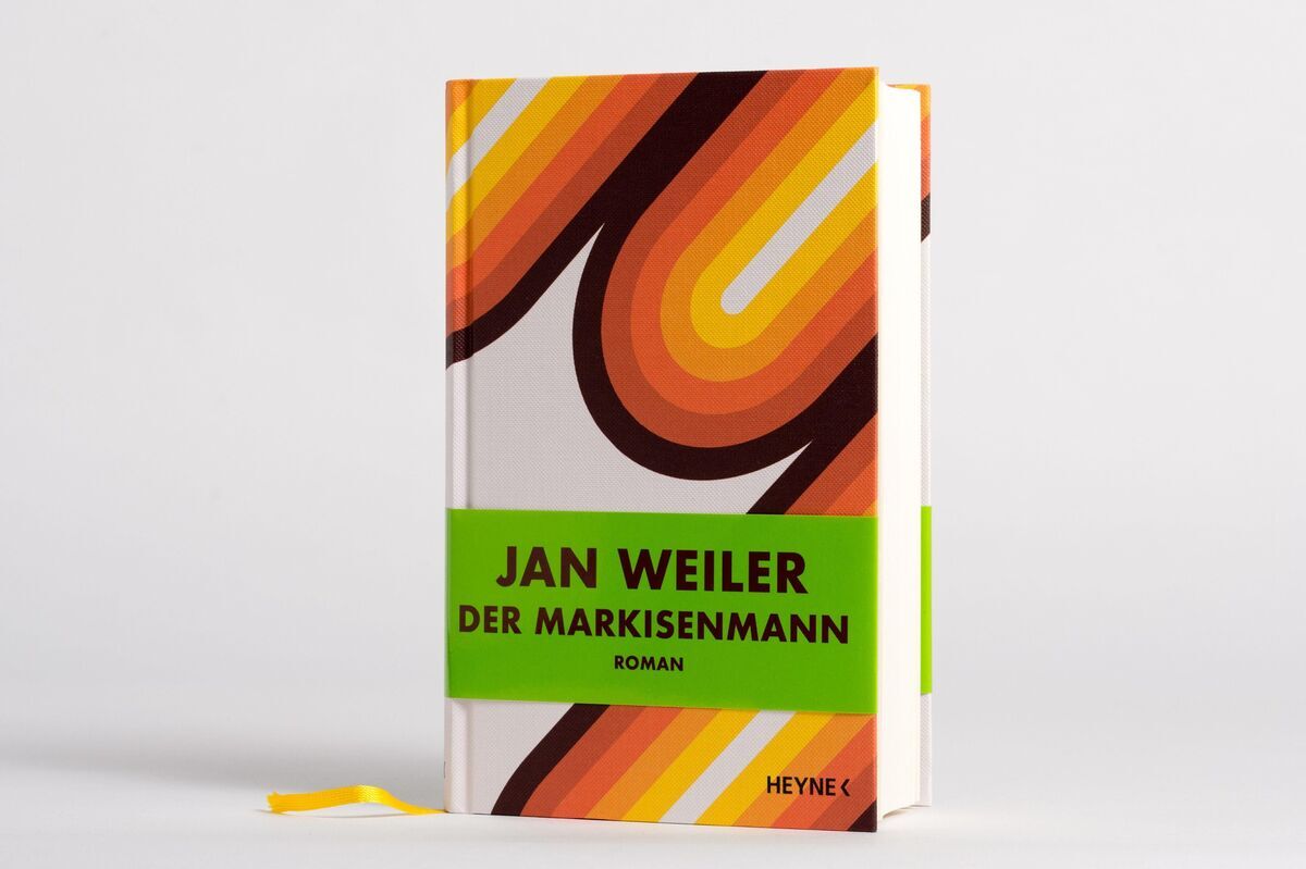 Das Bild zeigt das Buch „Der Markisenmann“ von Jan Weiler, veröffentlicht vom Heyne Verlag. Es hat ein farbenfrohes Cover mit geschwungenen Linien in Orange-, Gelb- und Brauntönen sowie einen grün hervorgehobenen Titelbereich.