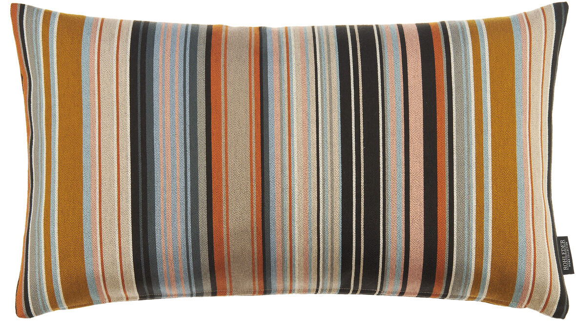 Kissen mit Streifenmuster in verschiedenen Farben wie Braun, Schwarz, Rosa, Blau, Beige und Grün. Es ist ein dekoratives Wohnaccessoire geeignet für gemütliche Innenräume.