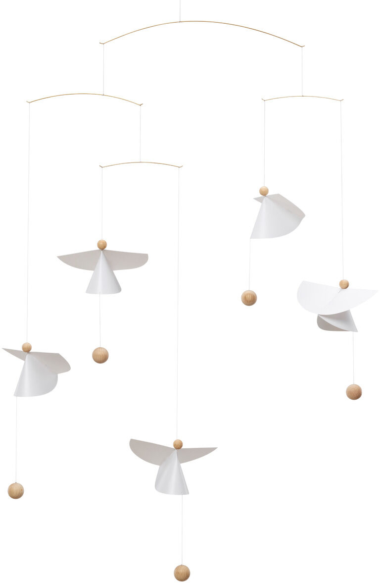 Ein minimalistisches Mobile mit sechs weißen Engelsfiguren aus Papier und kleinen Holzkugeln. Die Engel und Kugeln sind an dünnen weißen Fäden aufgehängt, die an sanft gebogenen, goldfarbenen Metallstäben befestigt sind. Das Mobile ist elegant und passt gut in ein modernes oder skandinavisches Design.