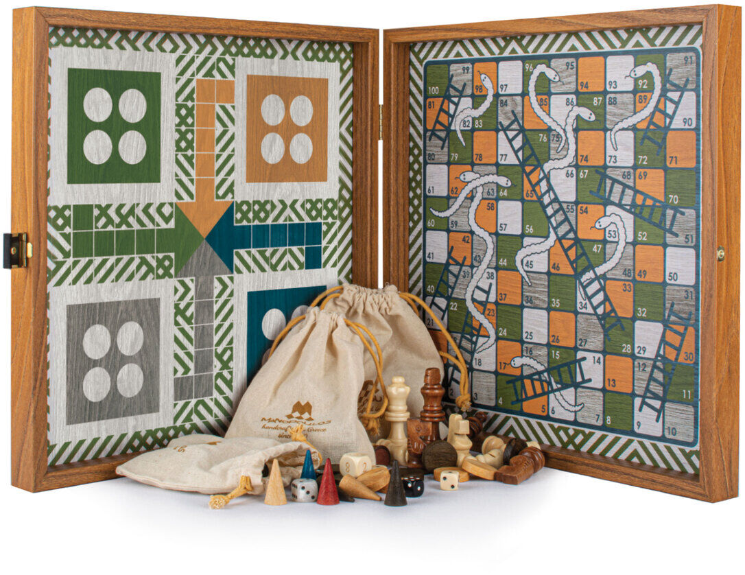 4-in-1 Retro Kombi-Spiel-Set aus Walnuss-Holz. Die geöffnete Box zeigt zwei Spielbretter: eines für 'Mensch ärgere dich nicht' und eines für ein anderes Brettspiel. Verschiedene Holzfiguren und Würfel sind enthalten. Ideal für Familienspiele und als Geschenkidee.