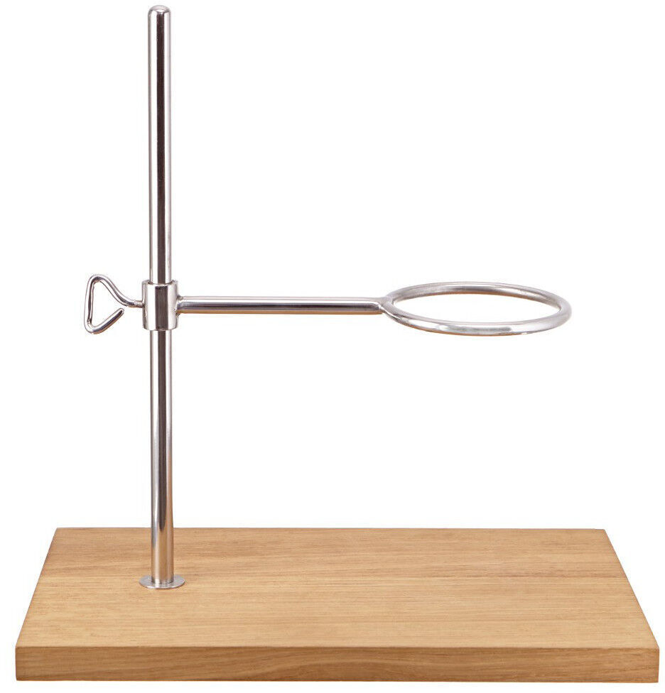 Minimalistische Kaffeestation LAB mit Holzbasis und einer stabilen Metallhalterung in Silber zum Halten von Kaffeefiltern, perfekt für moderne Küchen und Kaffeeliebhaber.