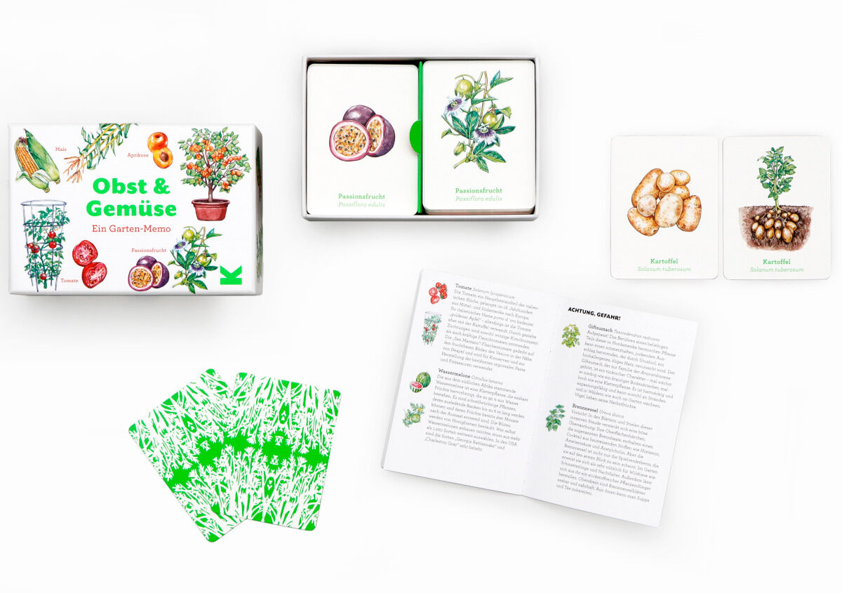 Ein Memo-Spiel mit dem Titel »Obst und Gemüse«. Das Set enthält mehrere Bildkarten mit Illustrationen von verschiedenen Obst- und Gemüsesorten sowie ein Begleitheft mit Erklärungen. Die Karten und das Heft sind in einem weißen Karton mit farbenfrohen Illustrationen verpackt.