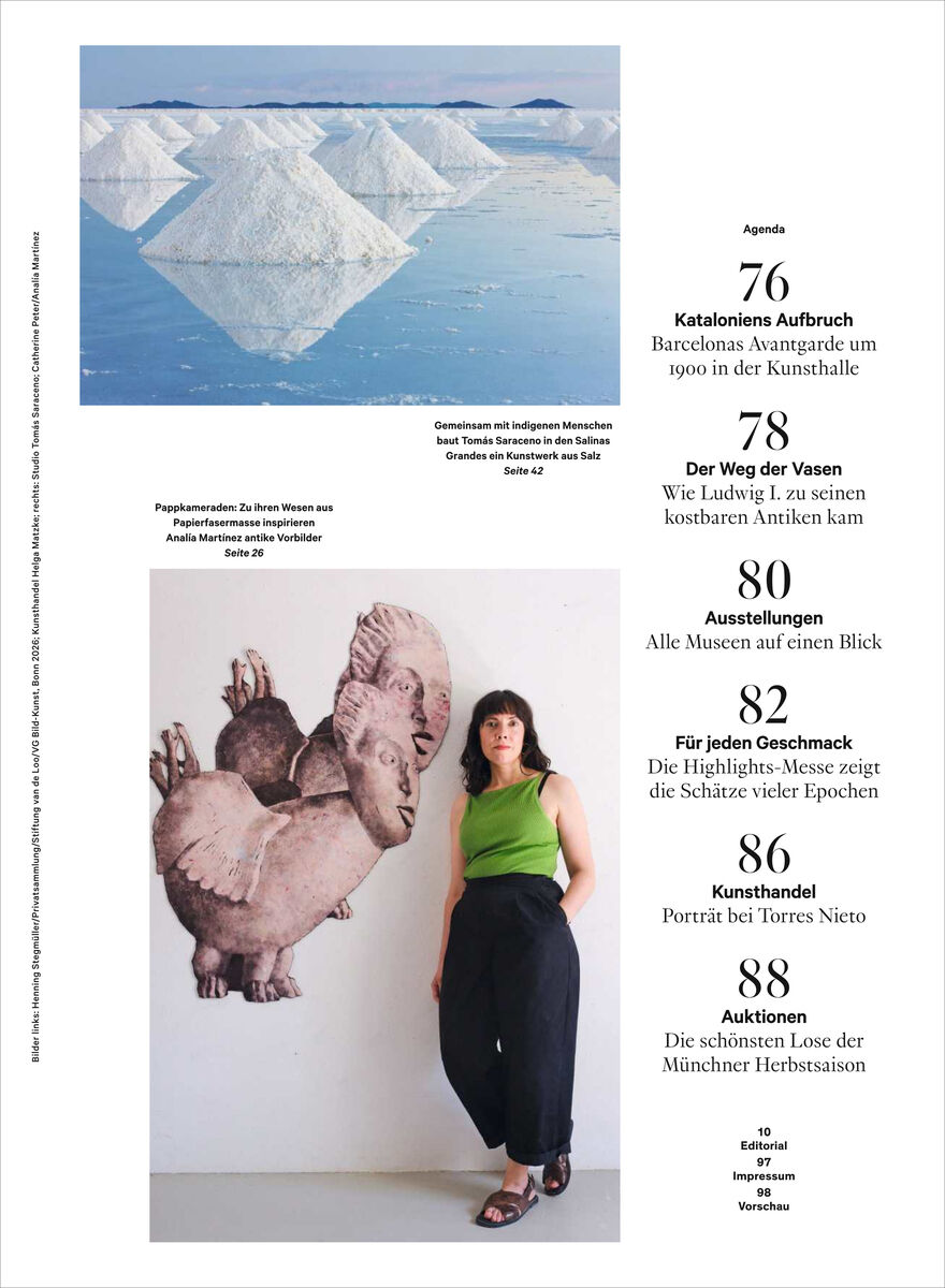 Titelseite des WELTKUNST Magazins mit einer Fotografie weißer Salzberge im oberen Bereich, darunter ein künstlerisches Porträt einer Frau vor einer Wand mit braunem Elefantenmotiv. Rechts stehen Themen und Seitenzahlen in schwarzer Schrift auf weißem Hintergrund.