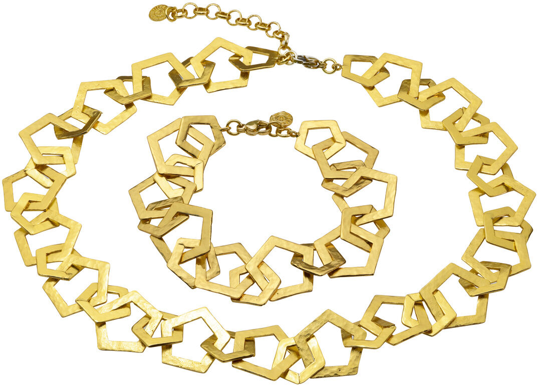 Schmuckset »Rosa« von Ars mundi: Halskette und Armband aus geometrisch ineinandergreifenden, goldfarbenen Elementen mit glänzender, 22-karätiger Vergoldung. Beide Teile im modernen Design, sicherer Verschluss, variable Länge. Für elegante Anlässe geeignet.