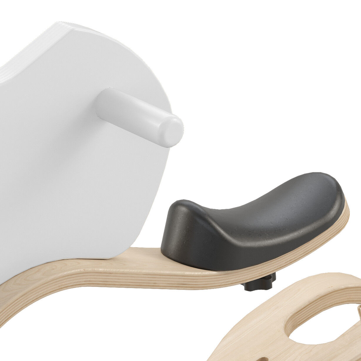 Detailansicht einer Schaukeltier-Erweiterung in Elefantenform für ein Balance Bike, mit weiß lackiertem Holzkörper, schwarzem Sitz und naturbelassenen Holzelementen. Das Produkt richtet sich an kleine Kinder zur Förderung von Gleichgewicht und Motorik.