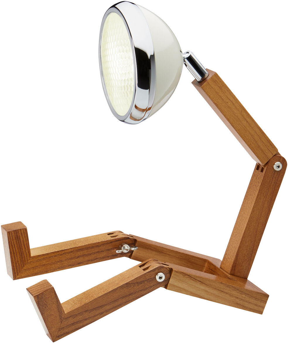 Ein modernes, verstellbares Tischlampe-Design namens „Mr. Wattson“. Die Lampe besteht aus einem Holzgestell und einem metallischen Lampenkopf. Der Lampenkopf ist silberfarben und die Holzkomponenten sind braun.