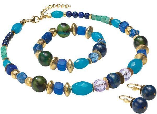 Schmuckset 'Monet' von Petra Waszak bestehend aus einer Halskette, einem Armband und einem Paar Ohrringe mit bunten Perlen in Blau, Gold, Grün und Lila.