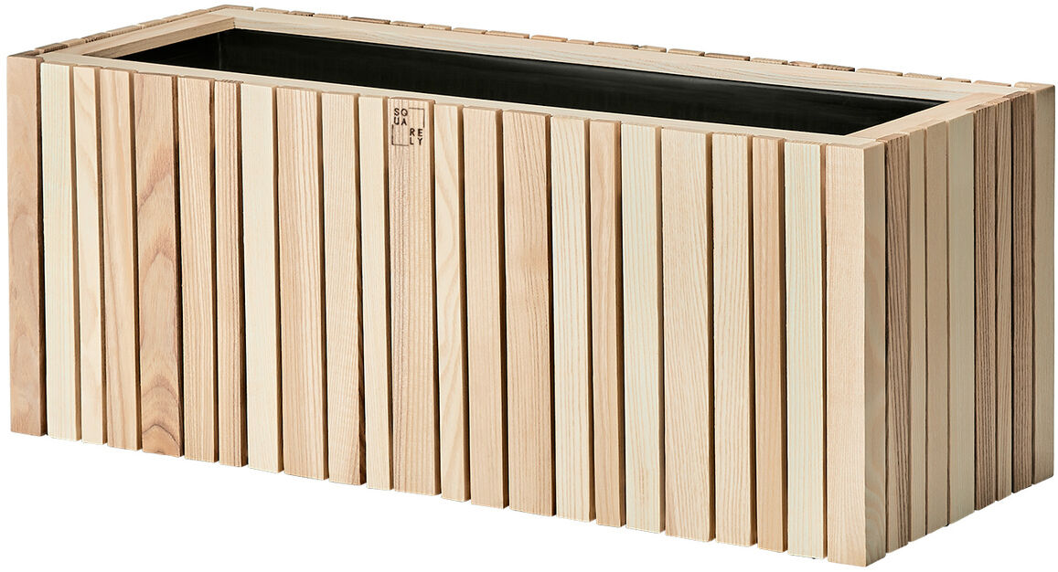 Rechteckiges Pflanzgefäß »GrowWIDE« aus Holz mit vertikaler Lattenkonstruktion und schwarzem Innenraum.