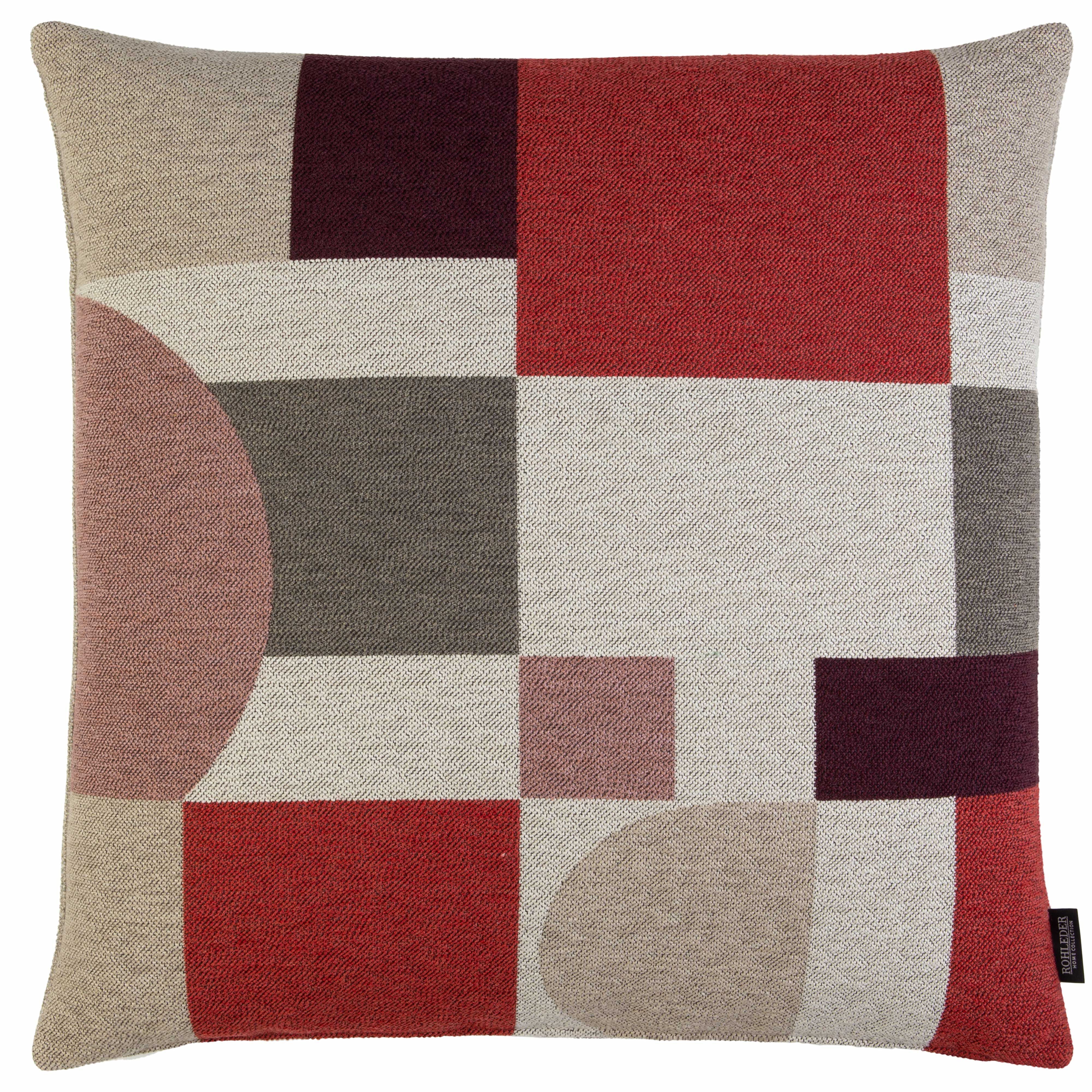 Quadratisches Kissen mit einem geometrischen Design aus verschiedenen Rechtecken und Halbkreisen in Rot, Beige, Grau, Schwarz und Weiß.