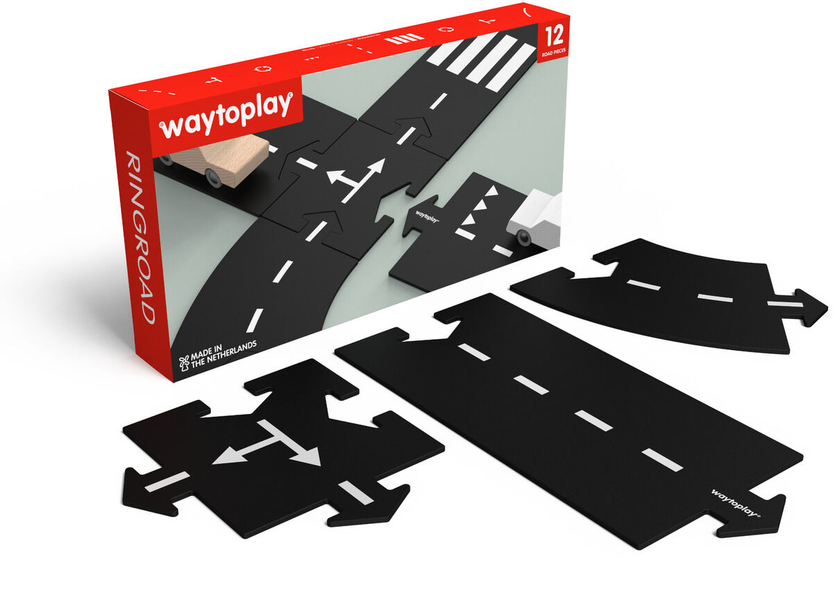 Das Bild zeigt das Straßenbau-Set »Ringroad« von waytoplay, bestehend aus schwarzen, gepuzzelten Straßenteilen mit weißen Markierungen. Die Verpackung ist rot und steht im Hintergrund, während mehrere gebogene und gerade Straßenelemente vor der Schachtel ausgebreitet sind. Das Set ist für Kinder und kreatives Spielen geeignet.